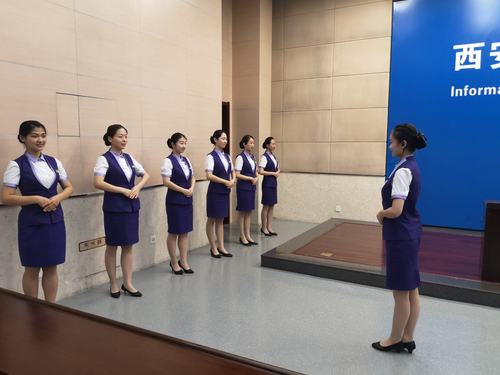 禮儀先行 服務鑄魂——客戶服務部開展“明紀律、嚴作風、抓業務”專項活動紀實